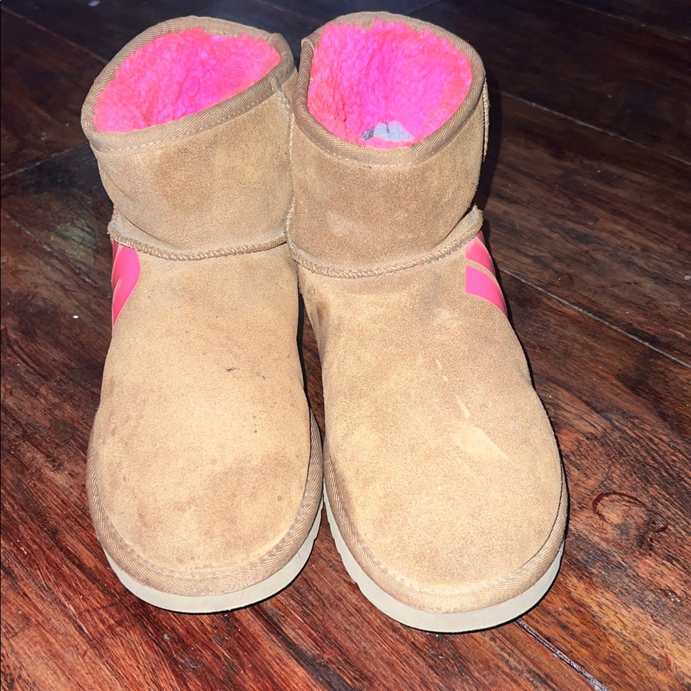Women Uggs Boot Tan Boots with Pink Interior